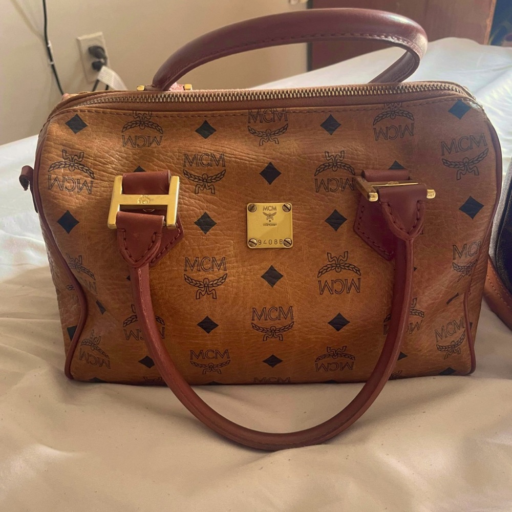 Authentic Used Vintage Cognac MCM Boston Handbag Size—-length 26cm Width 16cm